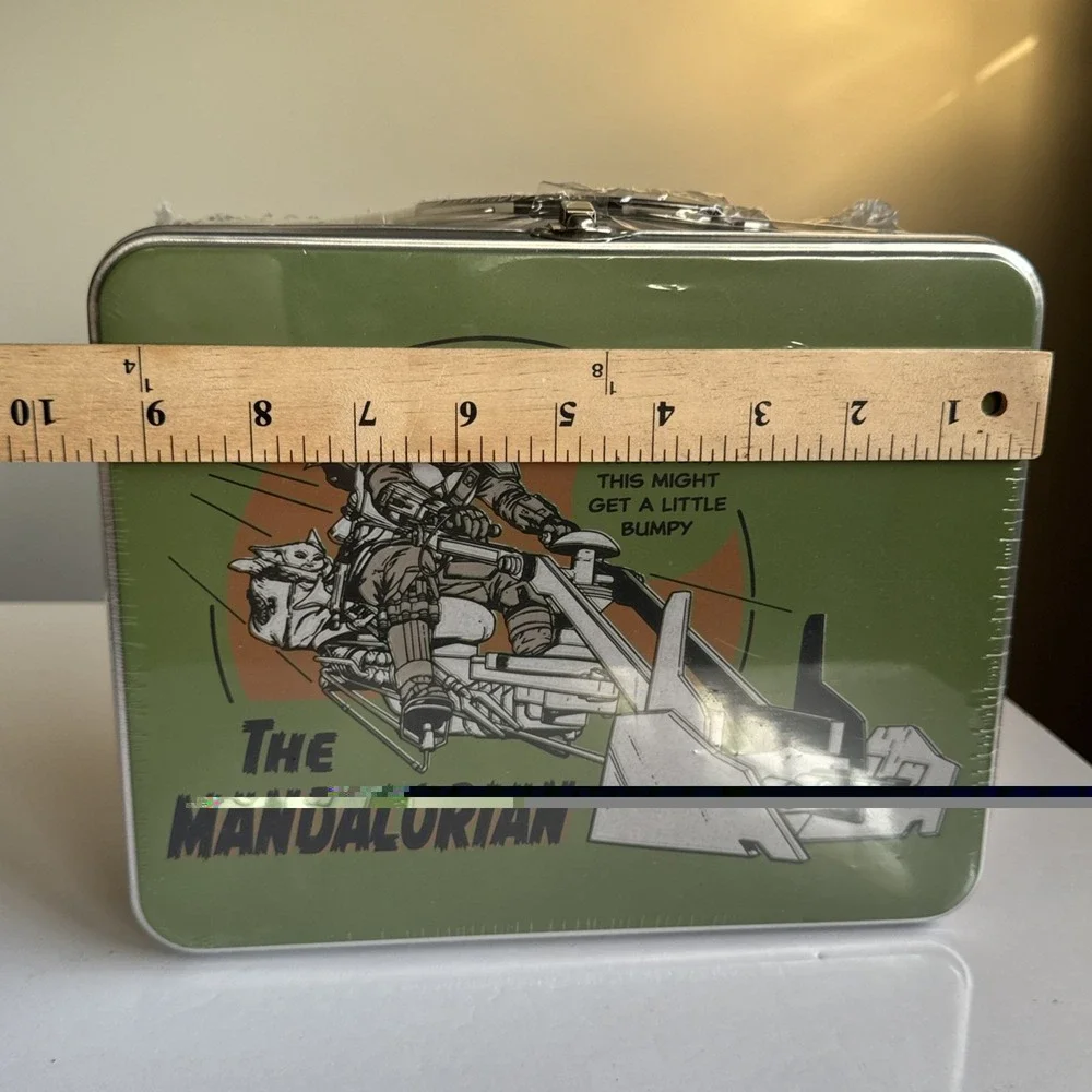 CultureFly The Mandalorian Tin Lunch Box Gift Set Socks Keychain Collectible